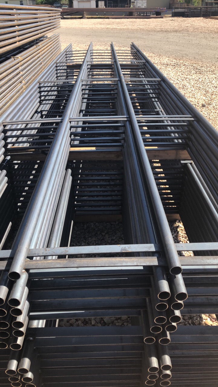 1-5/8" x 48" x 4 Rail Continuous Fence 